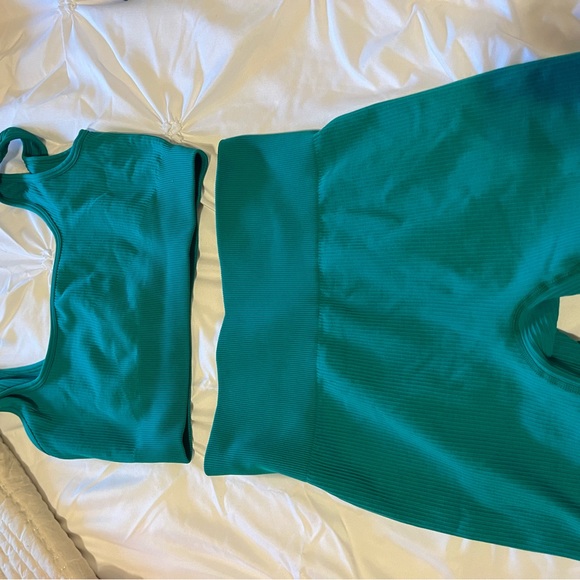 2 Amazon workout sets - Picture 3 of 6